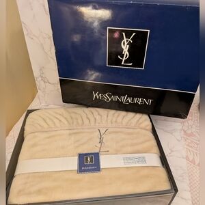 Yves Saint Laurent Cream Fitted Soft Furry Twin Sheet